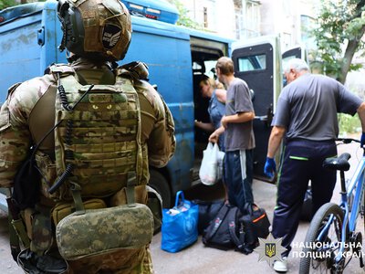 Поліцейські евакуювали жителів Дружківки разом із домашніми тваринами (відео)