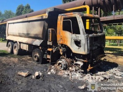 Криворізькі поліцейські затримали двох жінок, підозрюваних у підпалах автомобілів