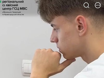Після важкого поранення повертається до активного життя: 20-річний боєць «Азову» навчається у безбар’єрній автошколі Вінниці