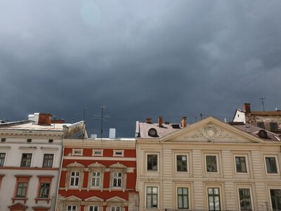 Штормове попередження: у Львові до кінця доби сьогодні та на завтра прогнозують грозу і сильний вітер