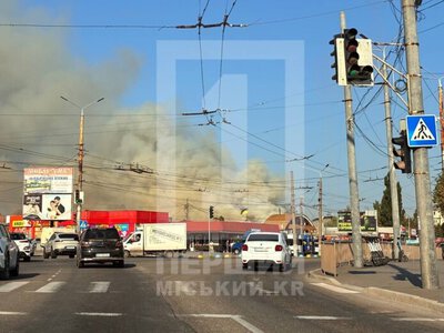 У Кривому Розі на Центральному ринку сталася масштабна пожежа в кафе