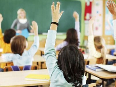 Мережа шкіл скорочується, 80% педагогів — жінки