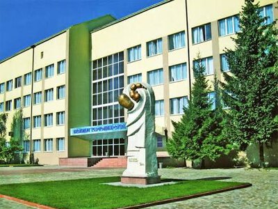 Інститут картоплярства НААН відновив повноцінну роботу після окупації та розмінування 800 га