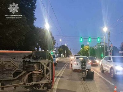 Аварію на важливому перехресті у Чернівцях спричинив п'яний водій