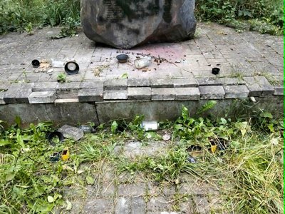 У Польщі сплюндрували пам'ятник воїнам УПА (ФОТО)