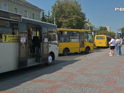 Проїзд за космічні гроші, а комфорт на нулі: реальний стан маршруток у Рівному (ВІДЕО)