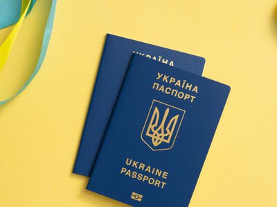 Українцям за кордоном спростили оформлення паспорта: що змінилося