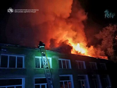 На Дніпропетровщині росіяни пошкодили пошту, гімназію та будинки