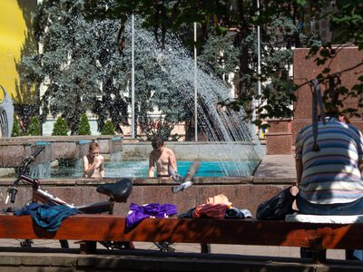 У Чернівцях знову зафіксували температурний рекорд: повітря прогрілося до +37,3 °C