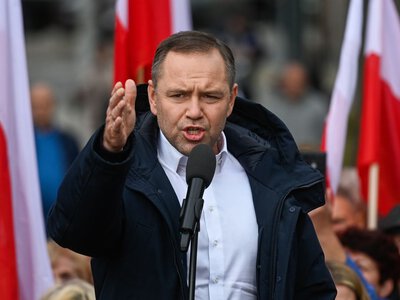 Навроцький виступив проти червоно-чорних прапорів у Польщі