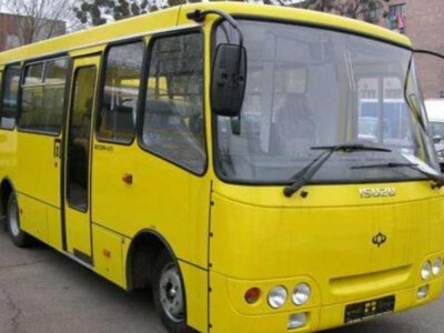 Готівка виходить з автобуса