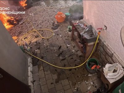 Пожежу в господарській будівлі ліквідували на Рівненщині (ВІДЕО)