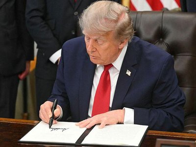Трамп підписав укази проти «пологового туризму» у США