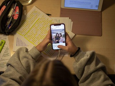 TikTok у 11 років може вкрасти пів року навчання: вчені зробили висновок