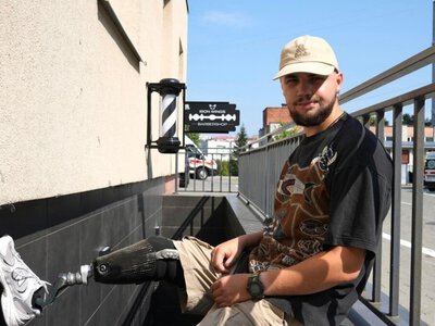 Це моє місце сили: ветеран Василь Курило відкрив барбершоп у лікарні Центру UNBROKEN
