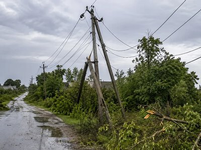 Негода залишила без світла понад 11 тисяч споживачів на Хмельниччині