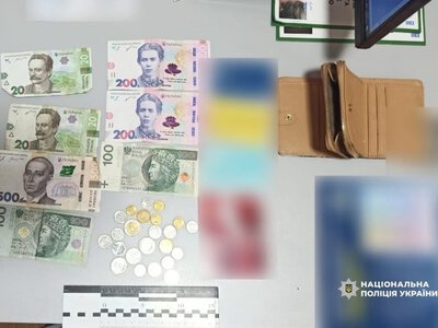 На Гайсинщині чоловік побив сестру та відібрав у неї гроші й особисті речі