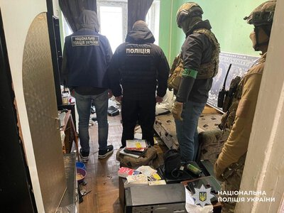 Вигадували фіктивні діагнози та просили гроші на навчання від імені фіктивних дівчат: на Сумщині організована група ошукала військовослужбовців на понад мільйон гривень