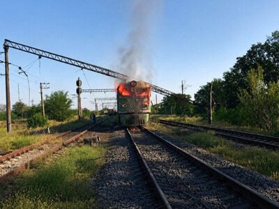 Укрзалізниця масово змінює маршрути через Дніпропетровщину: як тепер курсують поїзди та де шукати трансфери