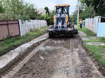 У Кобеляцькій громаді комунальники відремонтували водогони та підсипали дороги