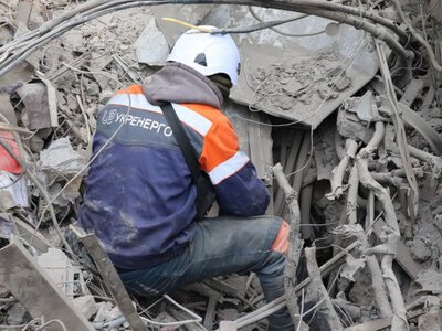 Через російські обстріли понад 5 тисяч споживачів на Запоріжжі залишилися без світла