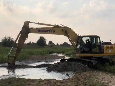 Очищають русло річки і гасять торфовища у громаді на Рівненщині