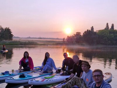 На Сумщині для ветеранів та їхніх родин організовують прогулянки на SUP-дошках