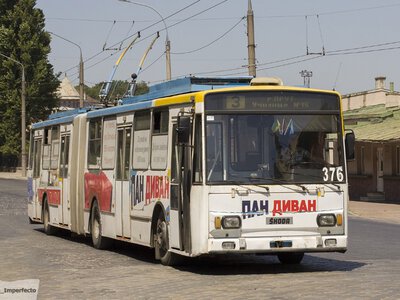 Через ДТП на Вокзальній у Чернівцях ускладнився рух тролейбусів №3 та №5