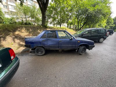 У Тернополі розшукують власників покинутих авто