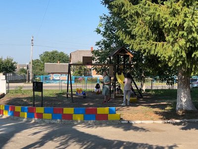 Мати загиблого військового з Донеччини облаштувала дитячий майданчик у пам’ять про сина
