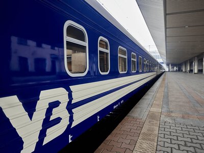 Укрзалізниця повідомила про затримки вечірніх рейсів: які поїзди вибилися з графіка