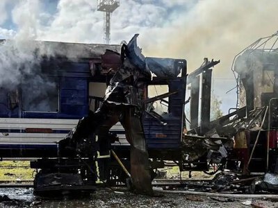 Затримка на понад 10 годин: поїзд, що прямує через Рівненщину, збився з графіку внаслідок обстрілів