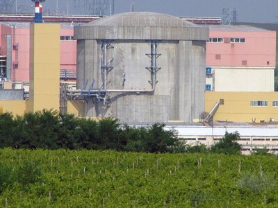 У Румунії затопили дві баржі, щоб врятувати роботу АЕС