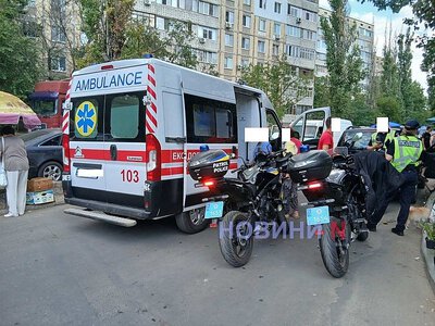 На ярмарку в Миколаєві Skoda збила жінку: постраждалу госпіталізували