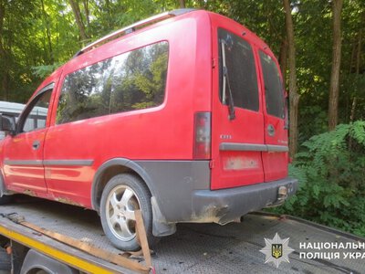 У Шипинцях чоловік залишився без автомобіля просто на власному подвір’ї
