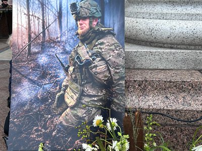 У Києві попрощалися з Олексієм Юковим — керівником пошукового загону «Плацдарм» (фоторепортаж Громадського радіо)