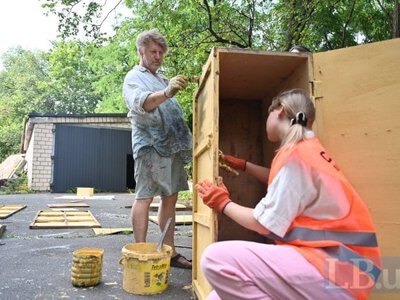 «Ми хочемо зробити акт перетворення сміття на мистецькі об'єкти»: репортаж із толоки в МЦКМ від ГогольFest