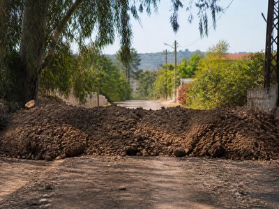 Ізраїльські військові встановили земляний бар’єр у селі на півдні Лівану