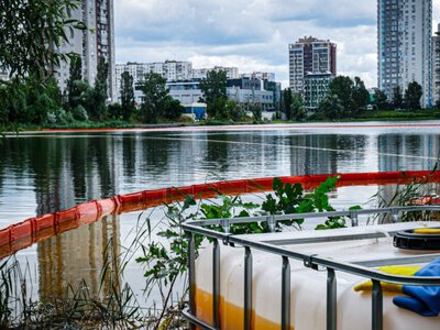 У Києві після атаки рф зафіксували забруднення озера Кирилівське та струмка Сирець