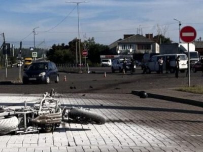 На Волині після ДТП загорівся мотоцикл: водія забрала швидка
