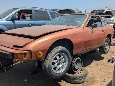 На американському звалищі знайшли рідкісний Porsche 924 1977 року (ФОТО)