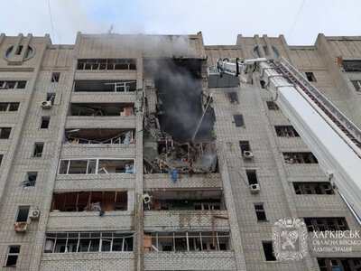 Російський дрон поцілив у багатоповерхівку у Харкові, є жертви (оновлено)