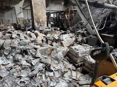 Російські обстріли знищили понад мільйон шкільних підручників в Україні