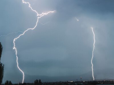 Грози накриють частину України, а на півдні припече до +33: прогноз на сьогодні