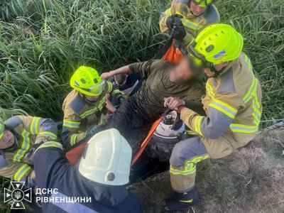 На Рівненщині рятувальники деблокували водія трактора (ВІДЕО)