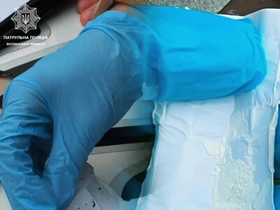 У Луцьку патрульні виявили двох людей із речовинами, схожими на наркотики