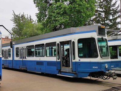 Ще 2 трамваї Tram 2000 із Цюриха вже прибули до Вінниці