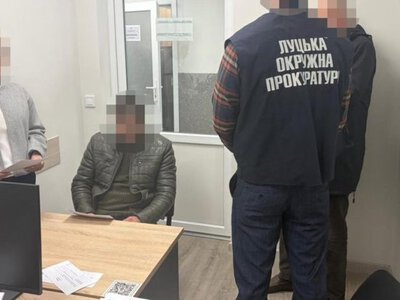Суд оштрафував посадовця Луцькради, якого затримали за хабар у 30 тисяч доларів США