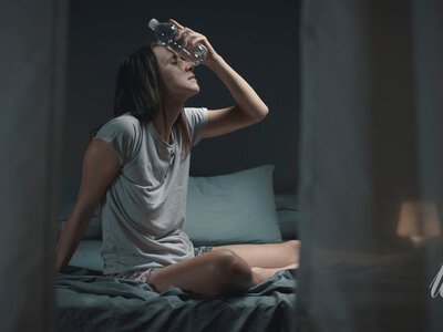 Вчені назвали хитрість із наволочкою, яка рятує від безсоння влітку