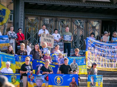 «Чекаємо кожного Героя вдома»: у Франківську відбулася акція на підтримку полонених